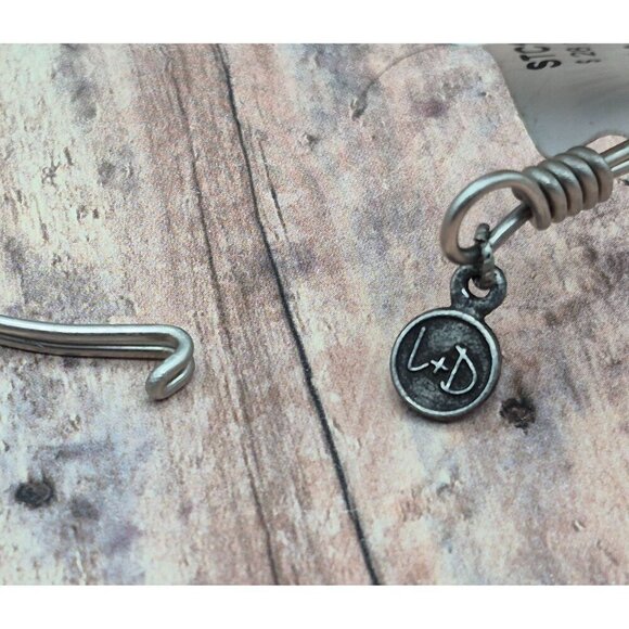NWT Luca & Danni Silver Tone Hashtag # dream Arrow Bracelet Bangle - Picture 9 of 10